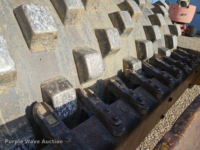 image for item LM9099 Superpac 8420  single drum vibratory roller