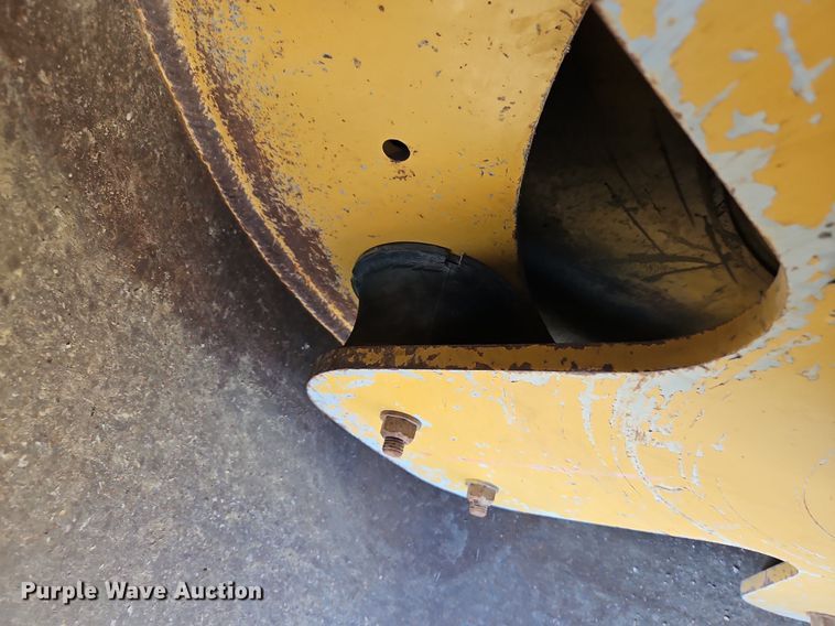 image for item LM9099 Superpac 8420  single drum vibratory roller