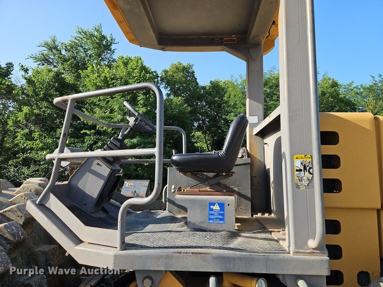 image for item LM9099 Superpac 8420  single drum vibratory roller