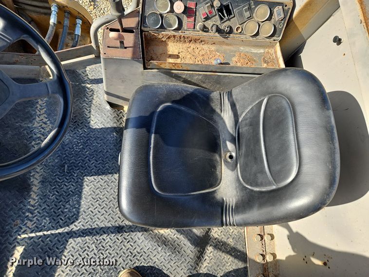 image for item LM9099 Superpac 8420  single drum vibratory roller