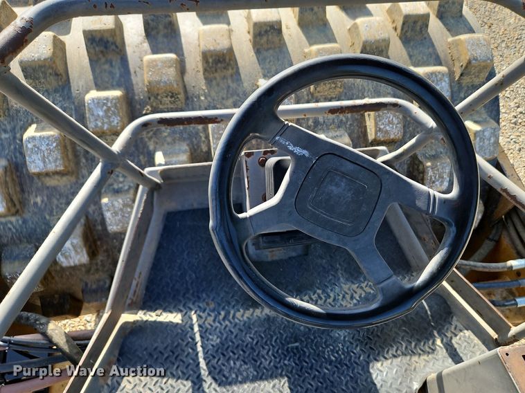 image for item LM9099 Superpac 8420  single drum vibratory roller