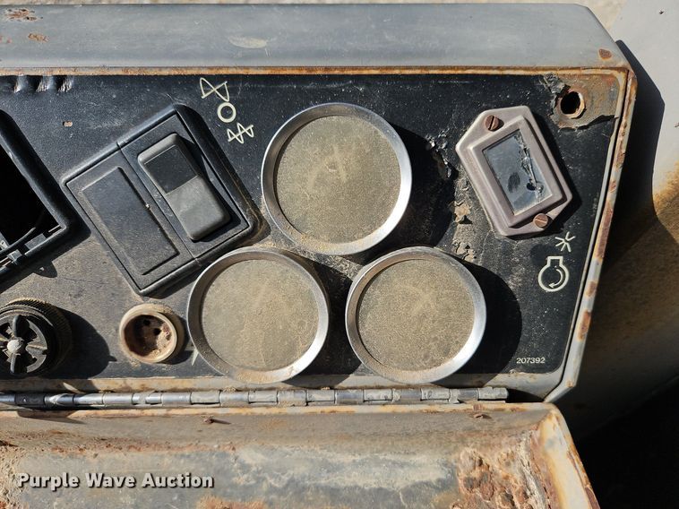 image for item LM9099 Superpac 8420  single drum vibratory roller