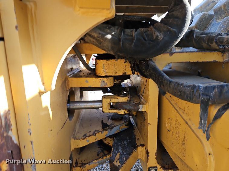 image for item LM9099 Superpac 8420  single drum vibratory roller