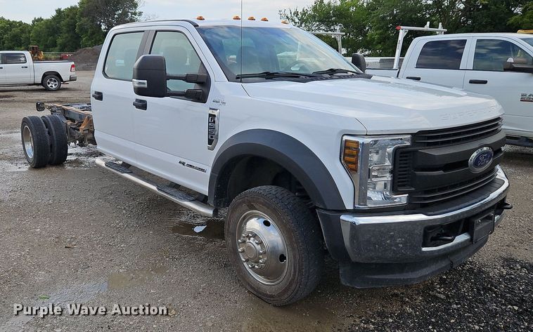 image for item LM9103 2018 Ford F550 Super Duty  Crew Cab truck cab and chassis