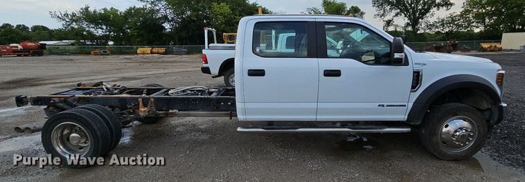 image for item LM9103 2018 Ford F550 Super Duty  Crew Cab truck cab and chassis