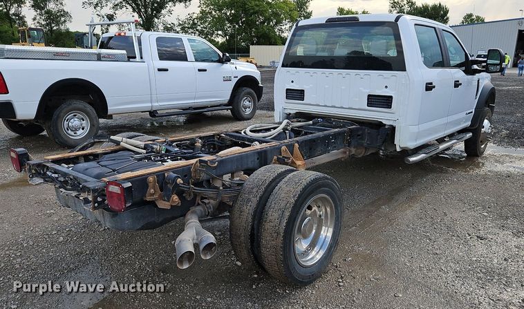 image for item LM9103 2018 Ford F550 Super Duty  Crew Cab truck cab and chassis