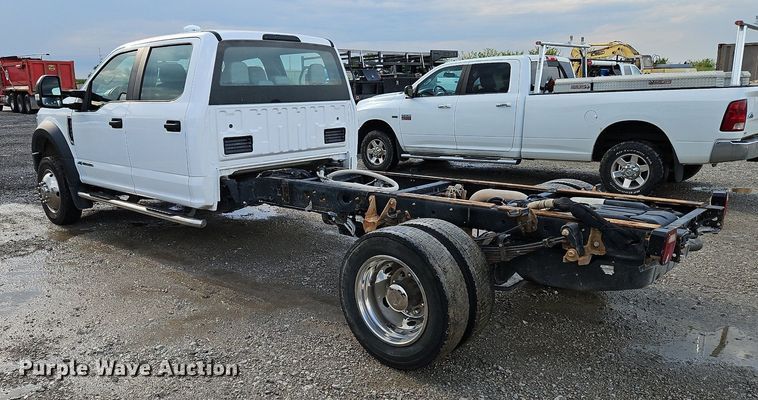image for item LM9103 2018 Ford F550 Super Duty  Crew Cab truck cab and chassis