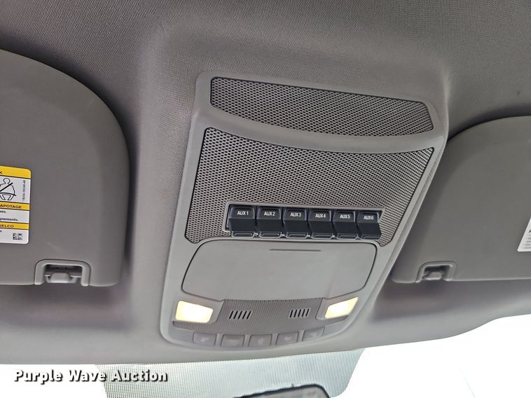 image for item LM9103 2018 Ford F550 Super Duty  Crew Cab truck cab and chassis