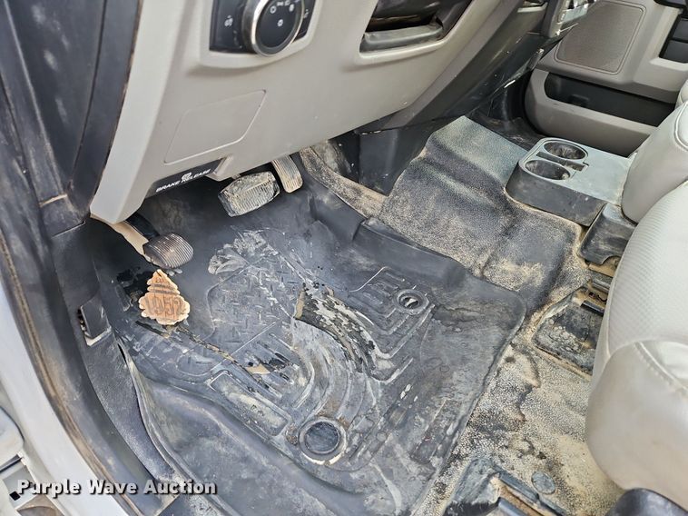 image for item LM9103 2018 Ford F550 Super Duty  Crew Cab truck cab and chassis