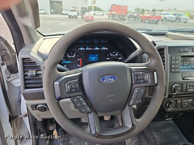 image for item LM9103 2018 Ford F550 Super Duty  Crew Cab truck cab and chassis