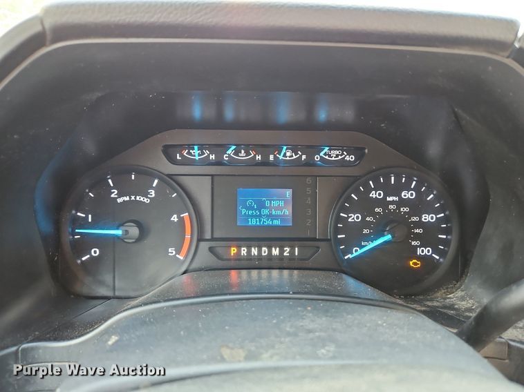 image for item LM9103 2018 Ford F550 Super Duty  Crew Cab truck cab and chassis