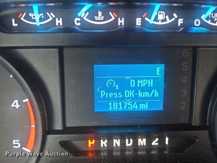 image for item LM9103 2018 Ford F550 Super Duty  Crew Cab truck cab and chassis