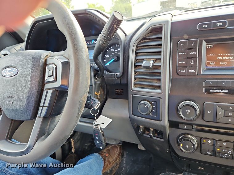 image for item LM9103 2018 Ford F550 Super Duty  Crew Cab truck cab and chassis