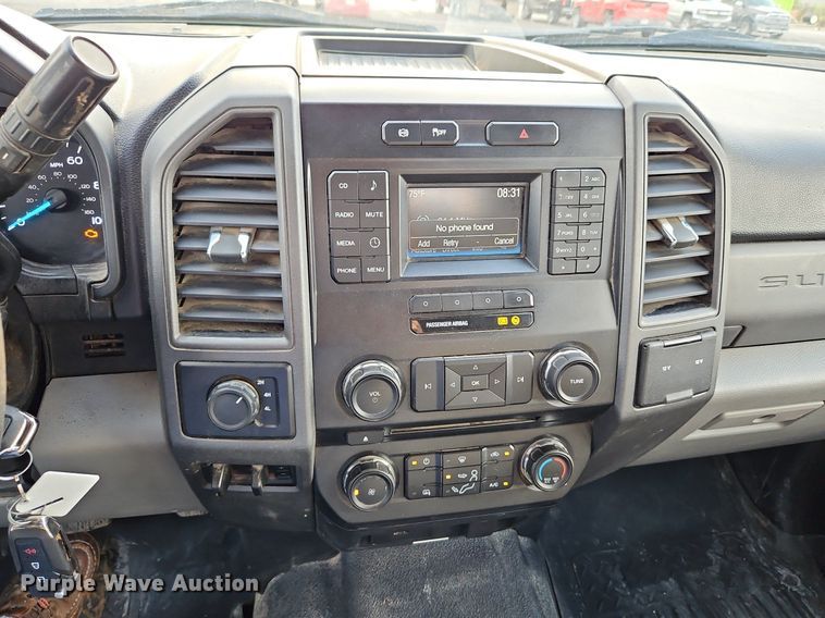 image for item LM9103 2018 Ford F550 Super Duty  Crew Cab truck cab and chassis