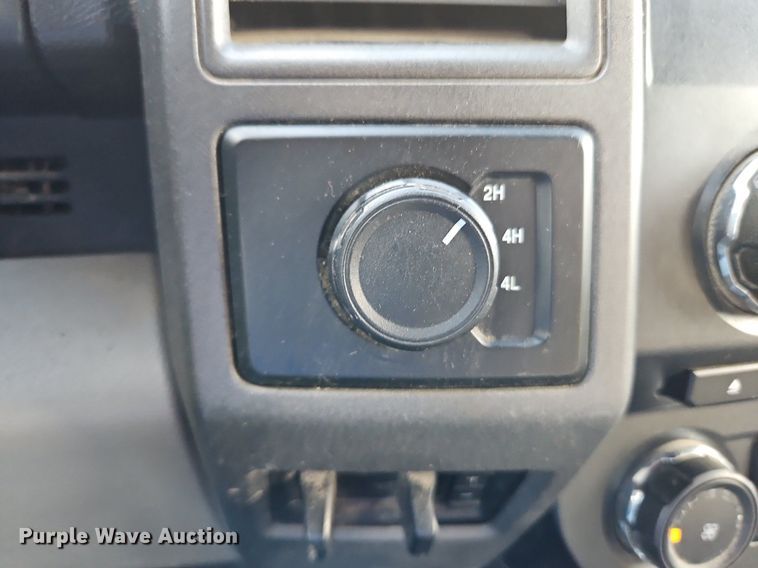 image for item LM9103 2018 Ford F550 Super Duty  Crew Cab truck cab and chassis