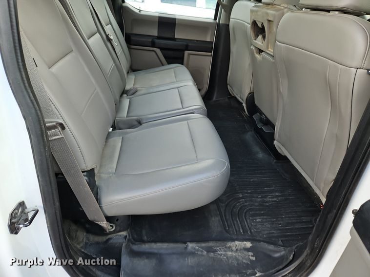 image for item LM9103 2018 Ford F550 Super Duty  Crew Cab truck cab and chassis