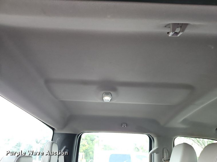 image for item LM9103 2018 Ford F550 Super Duty  Crew Cab truck cab and chassis