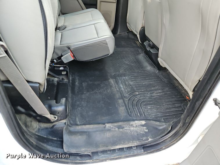 image for item LM9103 2018 Ford F550 Super Duty  Crew Cab truck cab and chassis