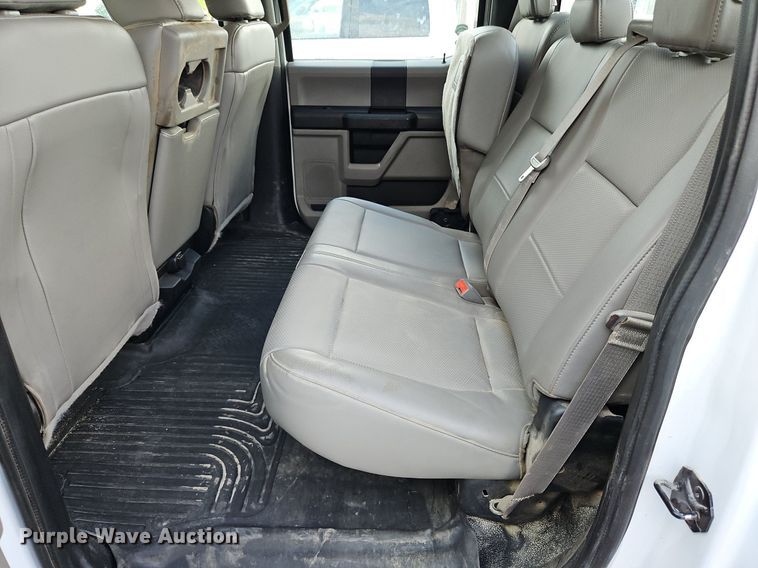 image for item LM9103 2018 Ford F550 Super Duty  Crew Cab truck cab and chassis