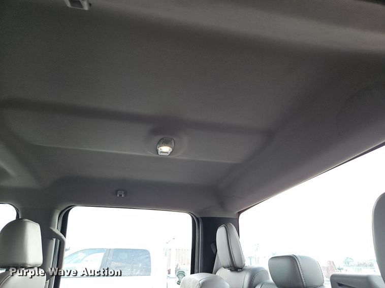 image for item LM9103 2018 Ford F550 Super Duty  Crew Cab truck cab and chassis