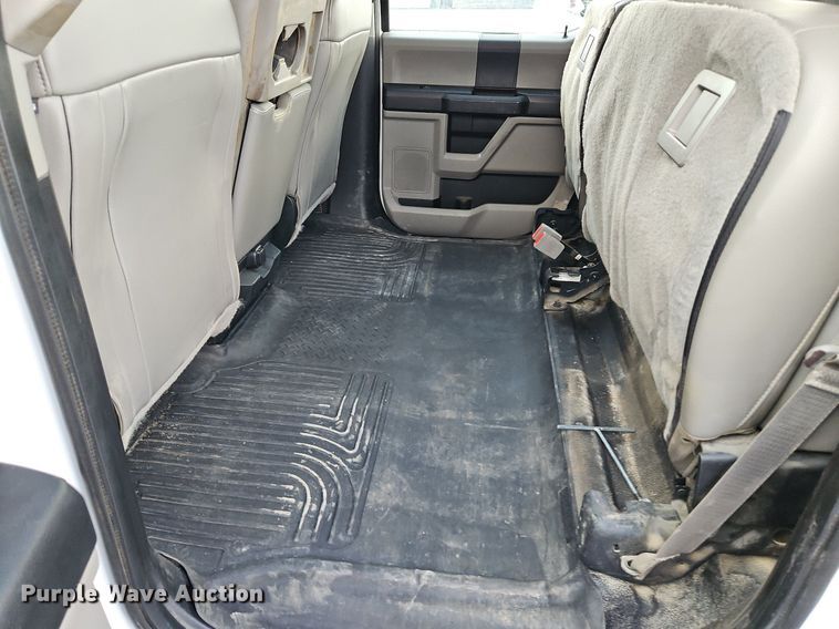 image for item LM9103 2018 Ford F550 Super Duty  Crew Cab truck cab and chassis