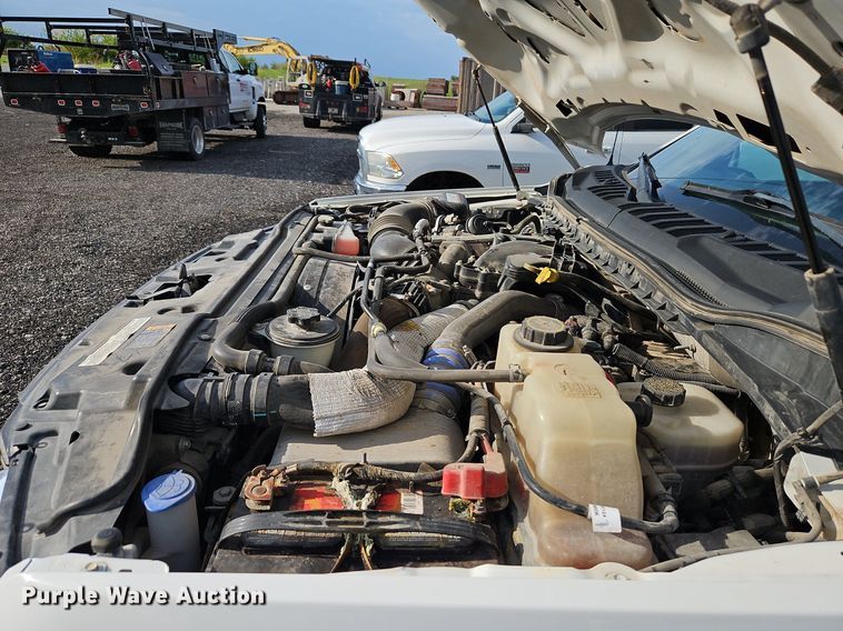 image for item LM9103 2018 Ford F550 Super Duty  Crew Cab truck cab and chassis