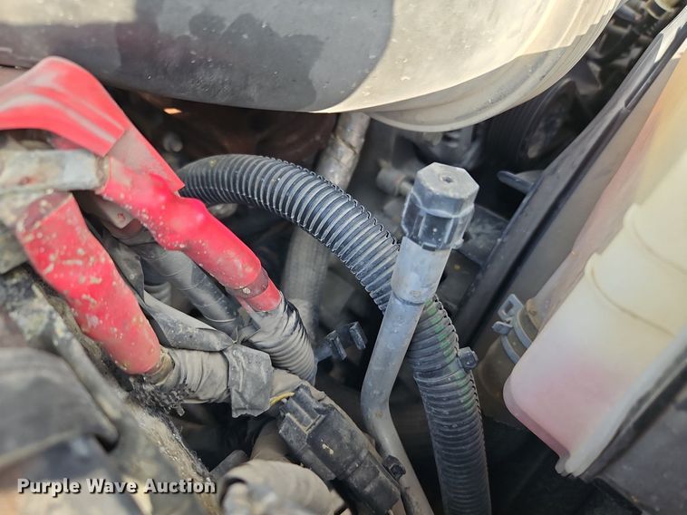 image for item LM9103 2018 Ford F550 Super Duty  Crew Cab truck cab and chassis