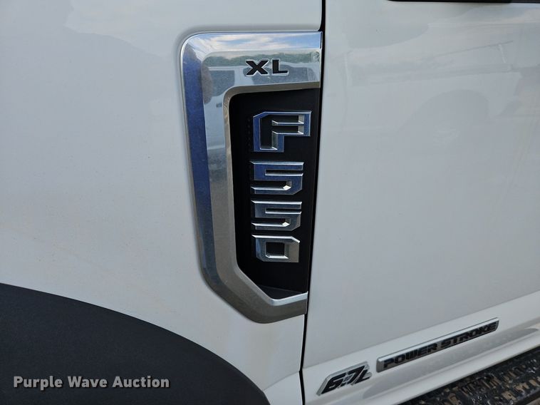 image for item LM9103 2018 Ford F550 Super Duty  Crew Cab truck cab and chassis