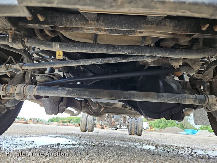 image for item LM9103 2018 Ford F550 Super Duty  Crew Cab truck cab and chassis