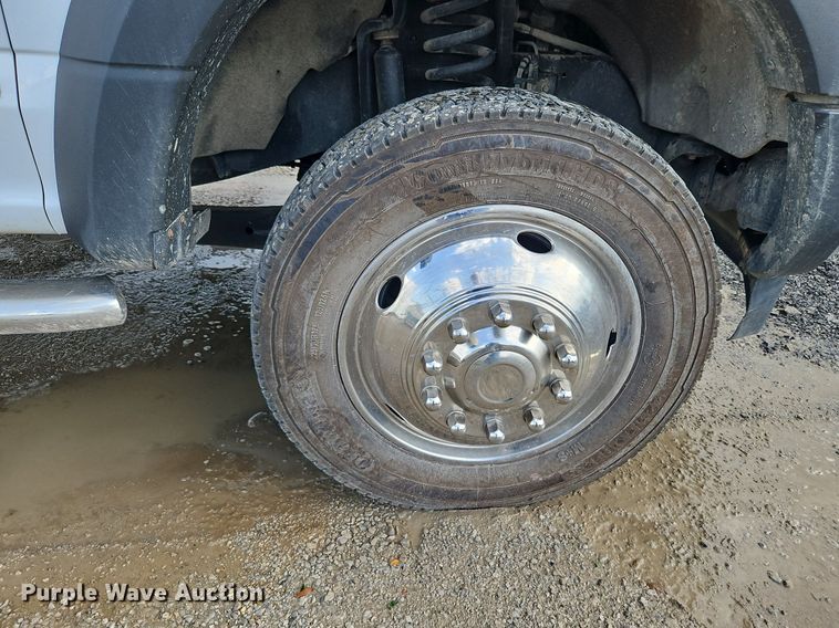 image for item LM9103 2018 Ford F550 Super Duty  Crew Cab truck cab and chassis