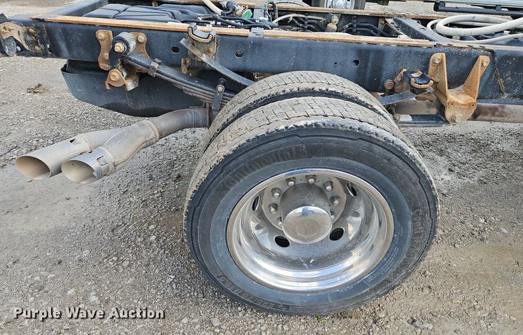 image for item LM9103 2018 Ford F550 Super Duty  Crew Cab truck cab and chassis