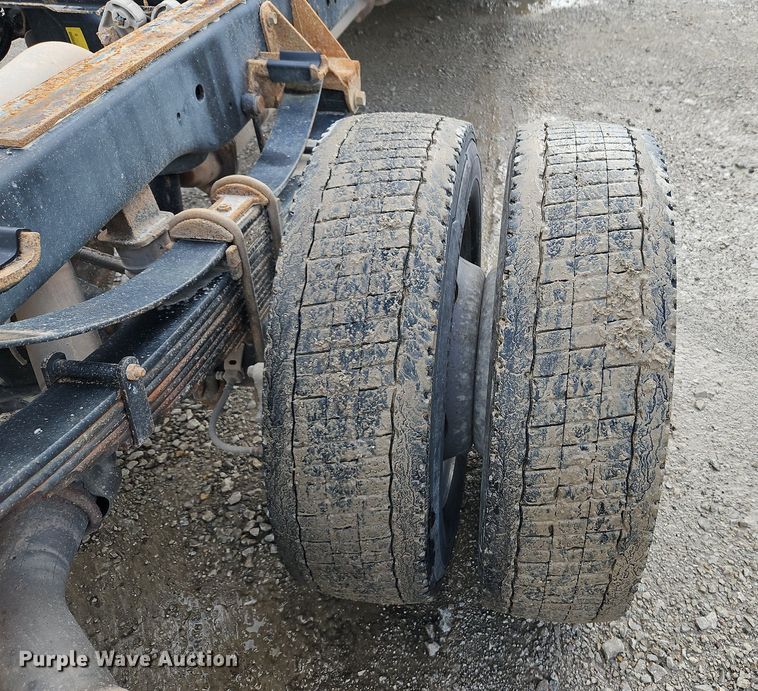 image for item LM9103 2018 Ford F550 Super Duty  Crew Cab truck cab and chassis