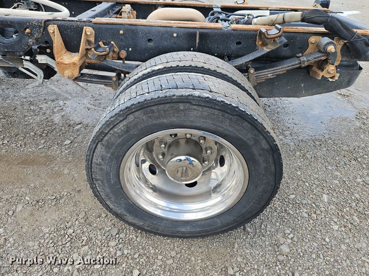 image for item LM9103 2018 Ford F550 Super Duty  Crew Cab truck cab and chassis