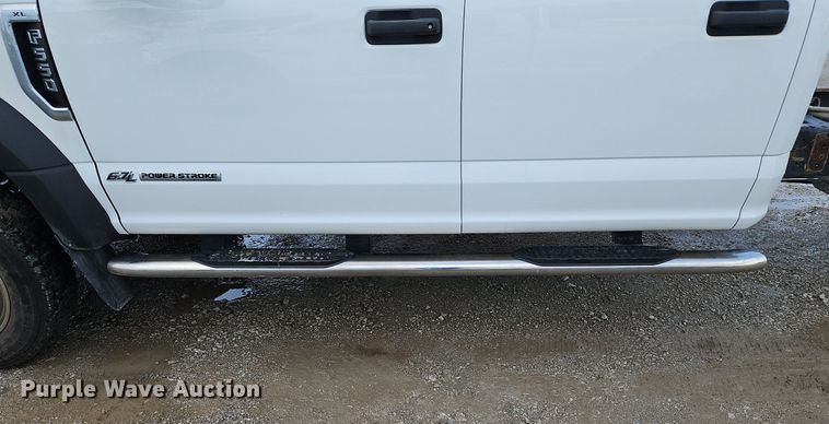 image for item LM9103 2018 Ford F550 Super Duty  Crew Cab truck cab and chassis