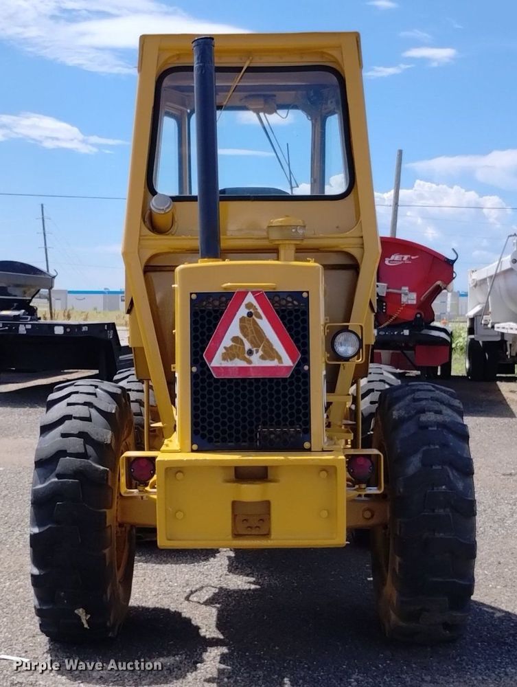image for item LP9651 1976 Caterpillar 910  wheel loader