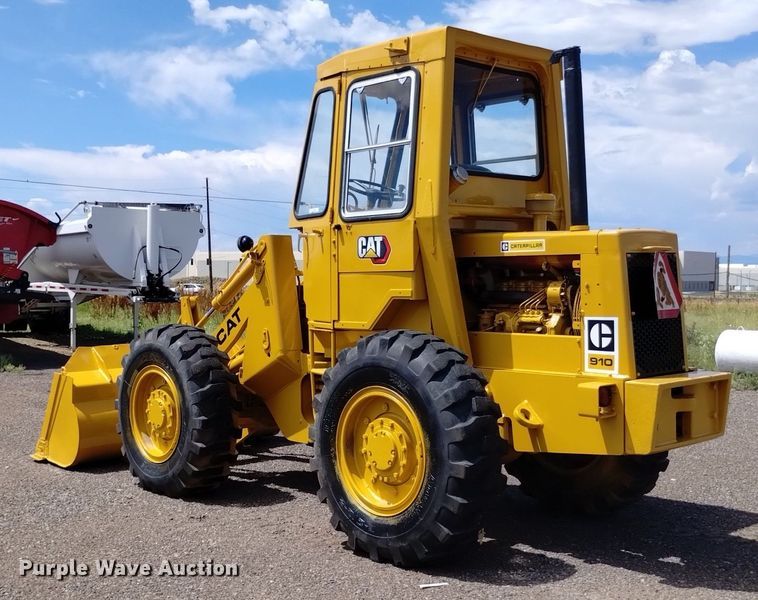 image for item LP9651 1976 Caterpillar 910  wheel loader