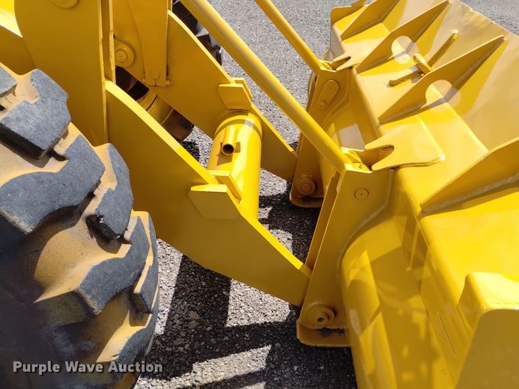 image for item LP9651 1976 Caterpillar 910  wheel loader