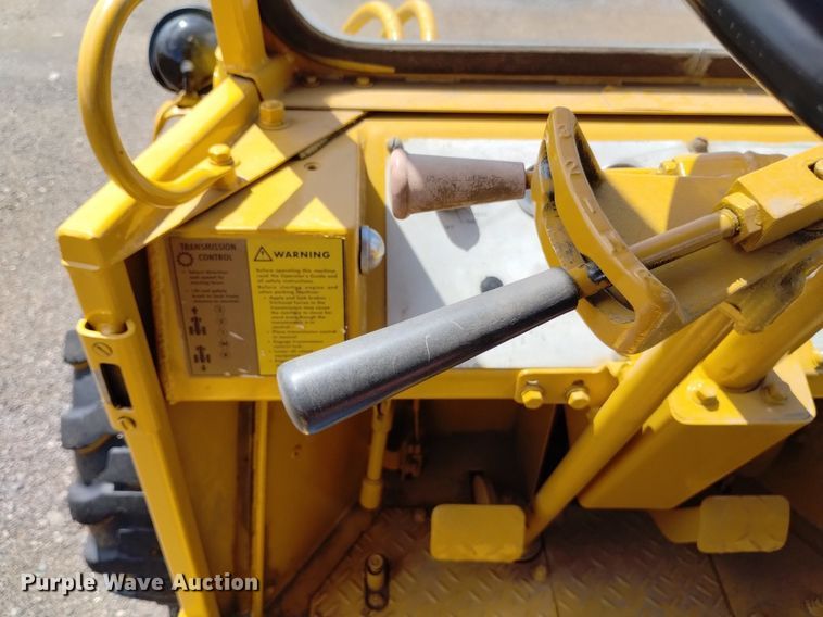 image for item LP9651 1976 Caterpillar 910  wheel loader