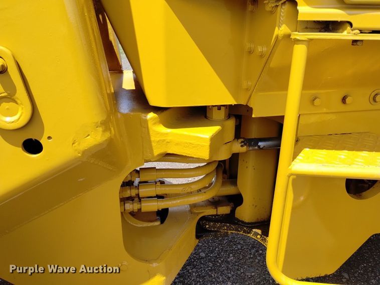 image for item LP9651 1976 Caterpillar 910  wheel loader