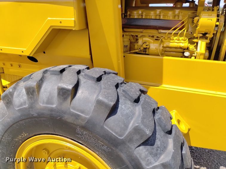 image for item LP9651 1976 Caterpillar 910  wheel loader