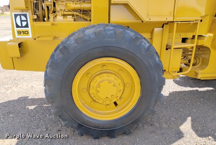 image for item LP9651 1976 Caterpillar 910  wheel loader