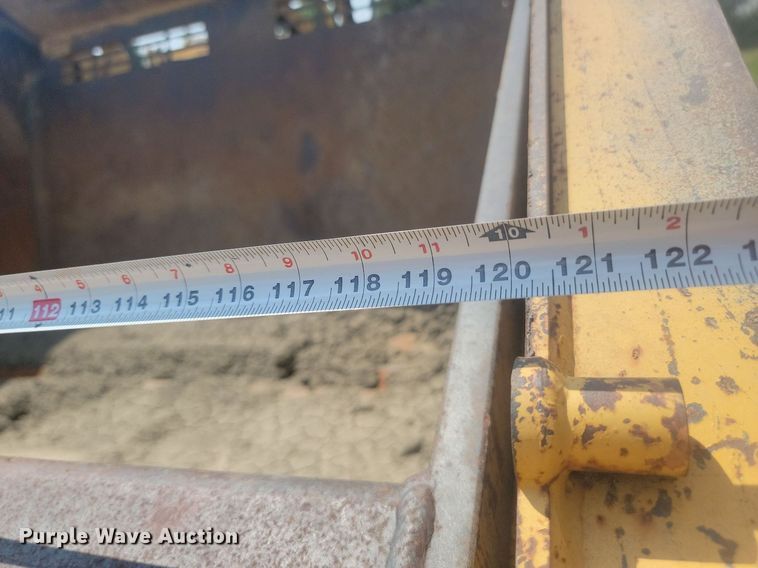 image for item LQ9038 2001 Icon 17C Earthmover  scraper