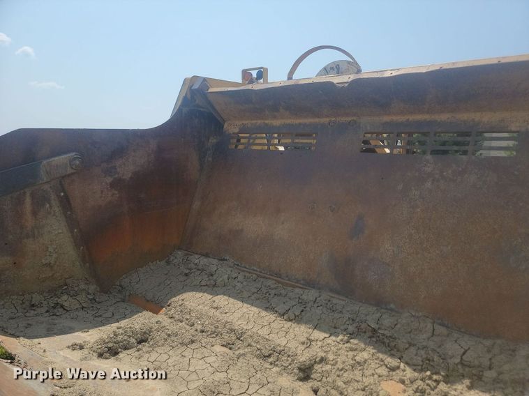 image for item LQ9038 2001 Icon 17C Earthmover  scraper