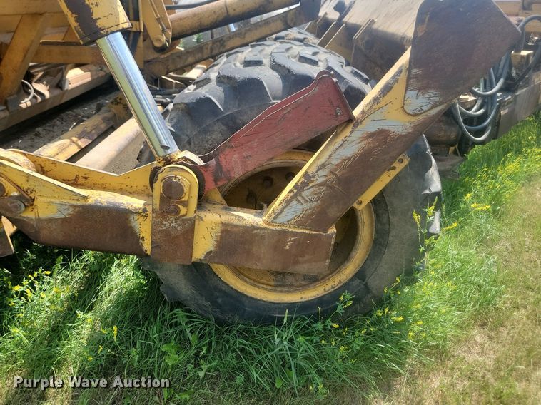 image for item LQ9038 2001 Icon 17C Earthmover  scraper