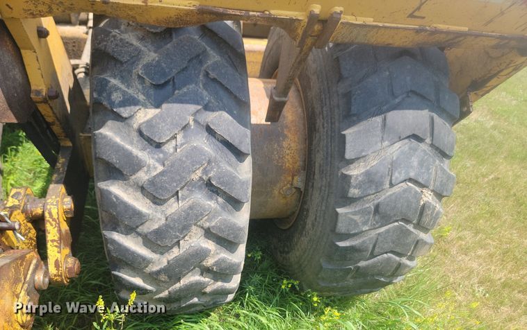 image for item LQ9038 2001 Icon 17C Earthmover  scraper