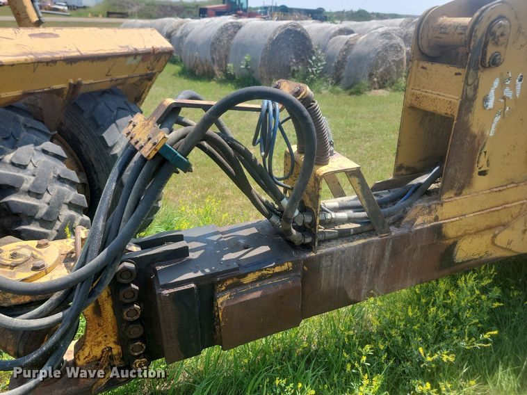 image for item LQ9039 2001 Icon 17C Earthmover  scraper