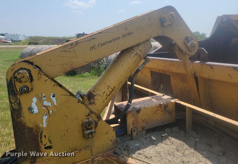 image for item LQ9039 2001 Icon 17C Earthmover  scraper