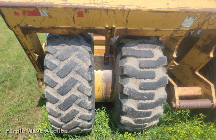 image for item LQ9039 2001 Icon 17C Earthmover  scraper