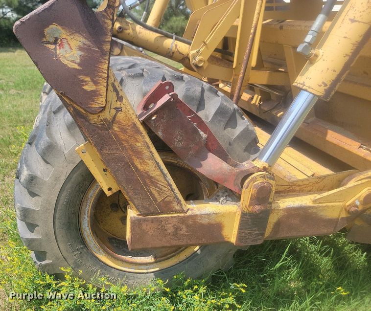 image for item LQ9039 2001 Icon 17C Earthmover  scraper