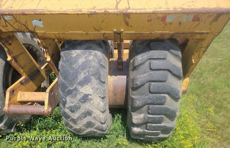 image for item LQ9039 2001 Icon 17C Earthmover  scraper